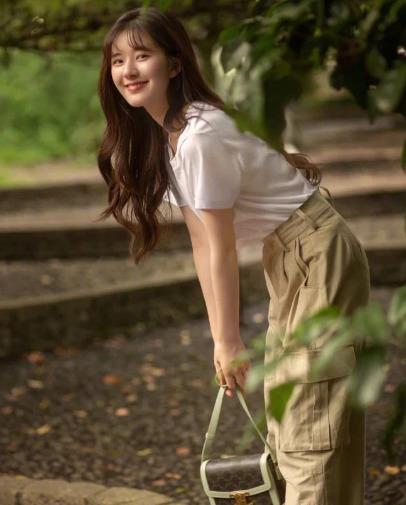 Chiêu hack dáng với quần ống suông đỉnh chóp của Triệu Lộ Tư-6