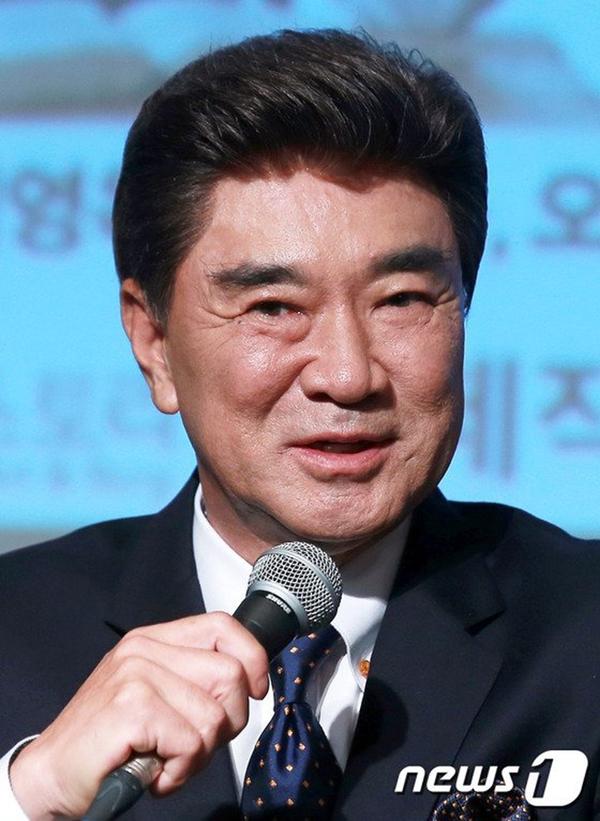 Visual ngày trẻ của ông nội A Business Proposal: chuẩn nam thần thời ấy-9