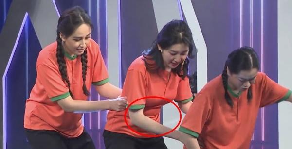 Mai Phương Thúy dìm hàng Lan Ngọc - Thúy Ngân lộ rổ mỡ bụng-5