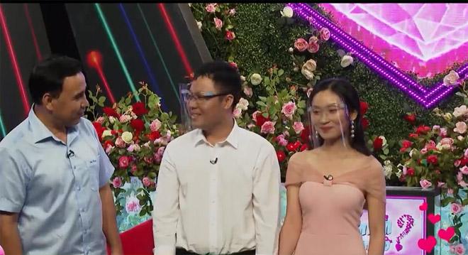 Nữ sinh tham gia hẹn hò tìm chồng bị ông mối chất vấn cực gắt-6