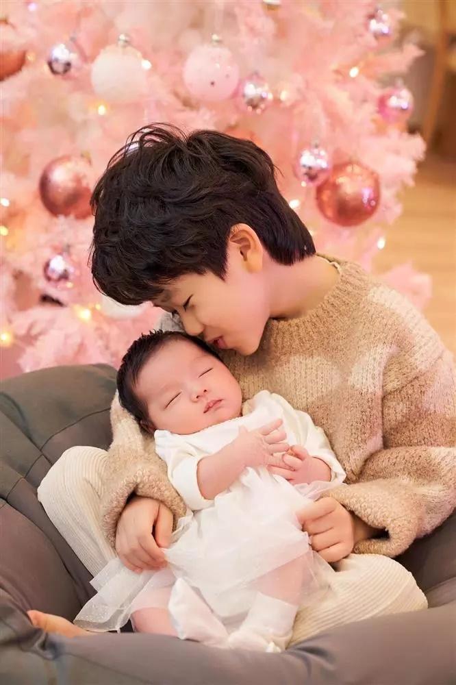 Từ bé đã là hot kid, con trai Ba Duy lớn lên trông thế nào?-11