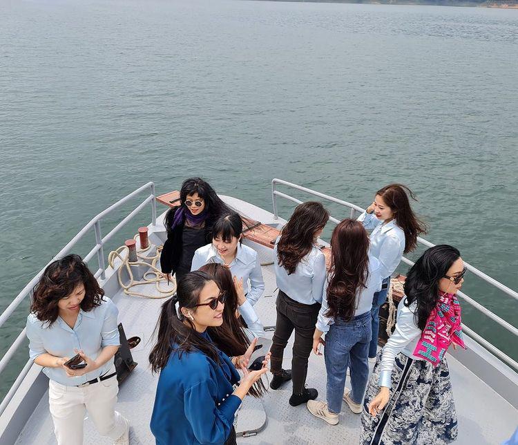 Phượng Chanel mặc lạc quẻ, đựng hoa bưởi trong túi hiệu 65 triệu-1