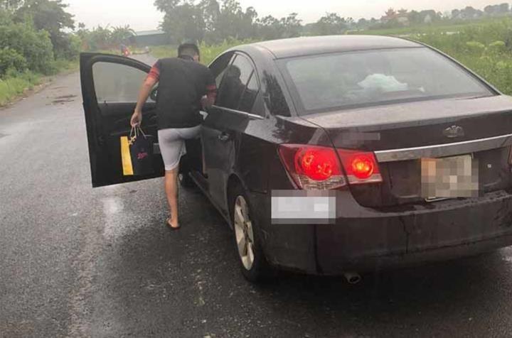 Driving a car to meet his girlfriend's house, he was kicked out for a ridiculous reason-2