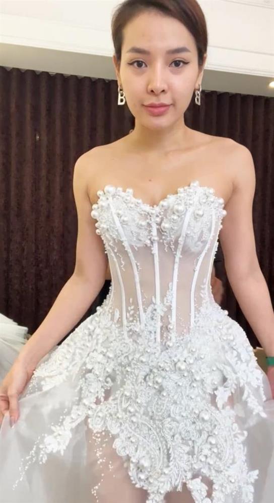 Phương Trinh Jolie để mặt mộc, lộ bụng to khi thử váy cưới lần 2-8
