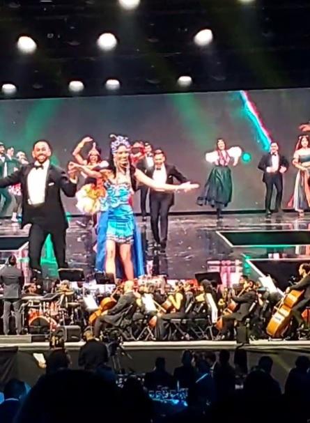 Đỗ Thị Hà và top 40 trình diễn quốc phục mở màn chung kết-3