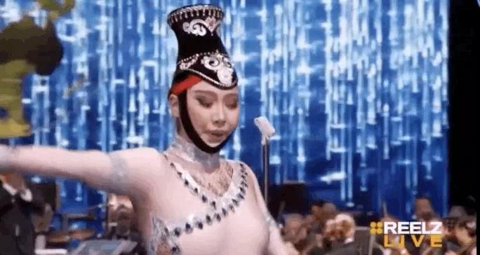 Đại diện Mông Cổ ngã gập người ngay sân khấu chung kết Miss World-5