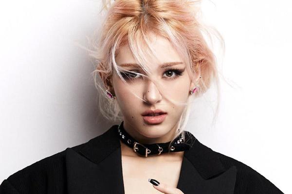 Bức ảnh gây tranh luận của bông hồng lai Somi-3