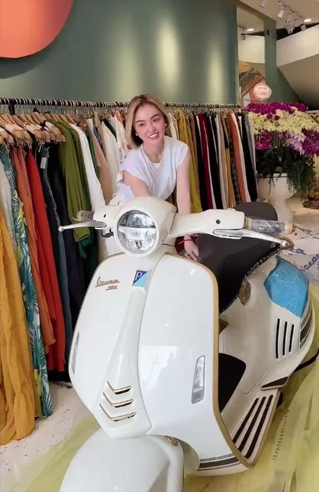 Trang Nemo khoe xe máy gần 1 tỷ, chồng Đoàn Di Băng bị réo ầm ầm-1