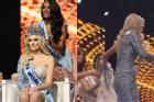 Miss World 2021 bị đạp bung váy trong giây phút đăng quang