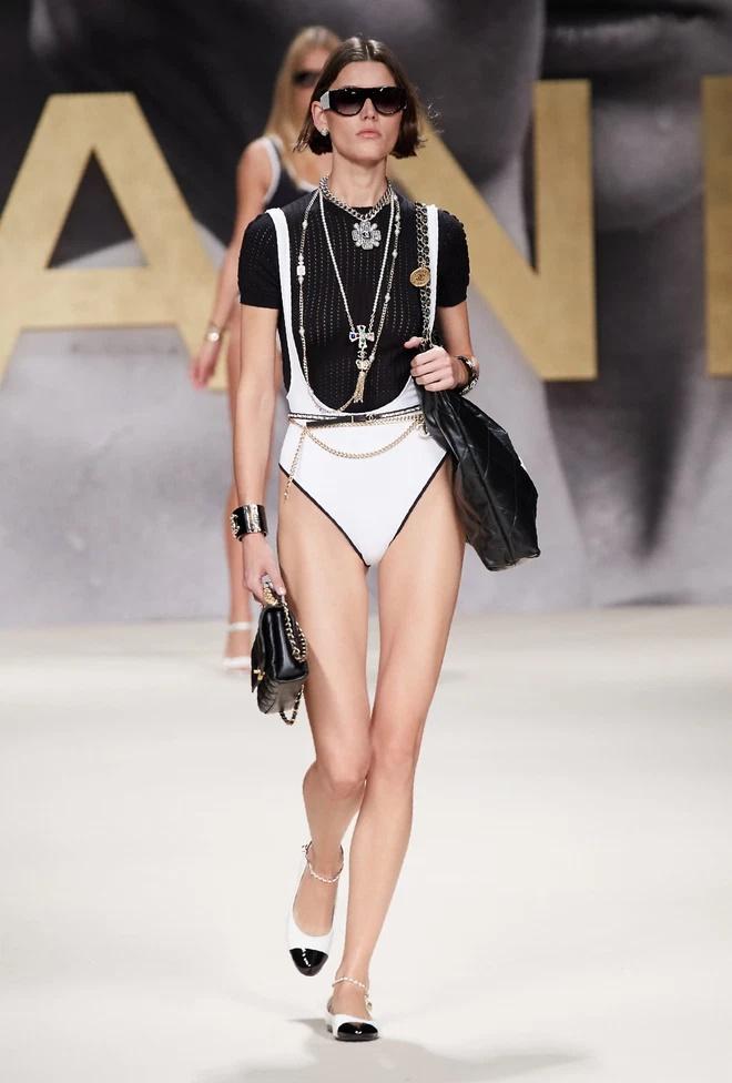 2 lần đụng hàng, Ngô Thanh Vân 7X thắng đẹp Jennie BLACKPINK 9X-3