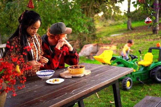 Gái Việt lấy chồng Đức ở nhà 700m2, muốn du lịch chỉ cần bước ra ngoài