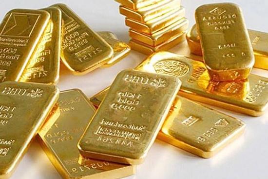 Vớ được két sắt có 30 lượng vàng, 3 tên trộm chia nhau