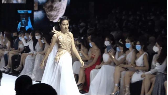 Minh Tú dạy catwalk: Người đăng quang Miss Grand, người lọt top Miss World-2