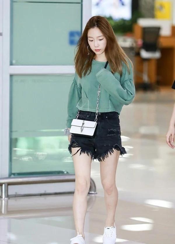 Team chân ngắn học ngay chiêu mix đồ hack dáng của Taeyeon-6