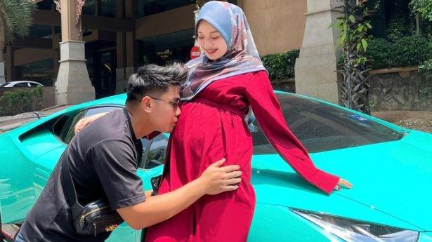 Taking care of pregnant wife, husband is given Lamborghini in Malaysia-1