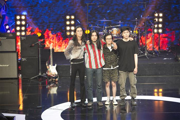 Loạt hit Bức Tường vang lên trên sân khấu chung kết Rock Việt-1