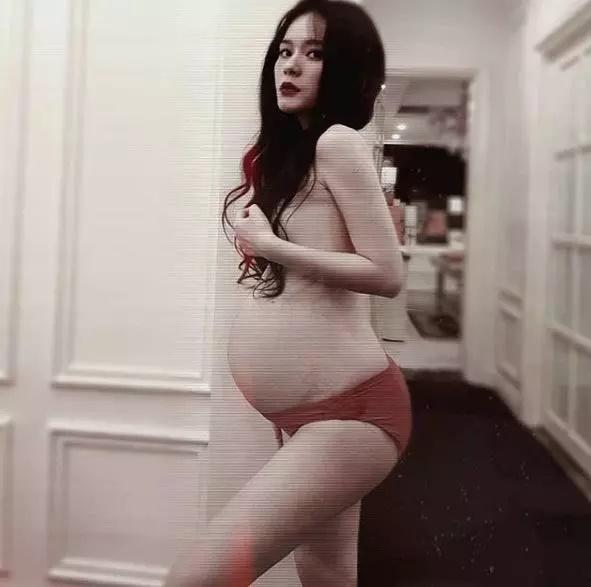 Nữ đại gia quận 7 gây sốt show ảnh cởi sạch trong bồn tắm-4