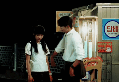 Phim của Kim Tae Ri bị chỉ trích vì lãng mạn hóa chuyện yêu trẻ vị thành niên-9