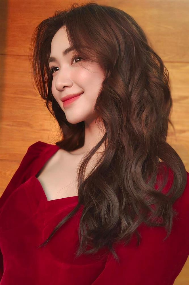 Ngoài bụng nát tươm, Hòa Minzy còn tự bóc thêm tay gân guốc sau sinh-6