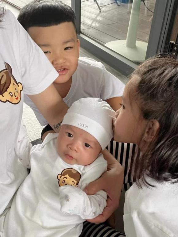 Giữa tin đẻ con thứ 4 dù triệt sản, Hải Băng khoe eo phẳng lì-7