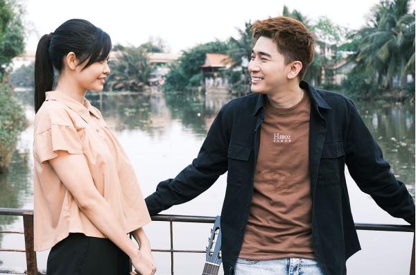 Truong Quynh Anh - Chi Dan wears a love couple between dating questions-6