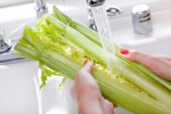 4 simple tips to wash vegetables and fruits more safely