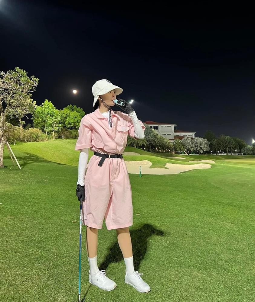 Ngoài đầu tư đồ hiệu chơi golf, Hiền Hồ còn sắm cả bóng xa xỉ-11