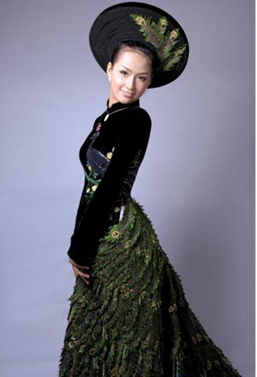 Cùng váy đen sì ở Miss World, Đỗ Hà chưa nhọ bằng Mai Phương Thúy-4