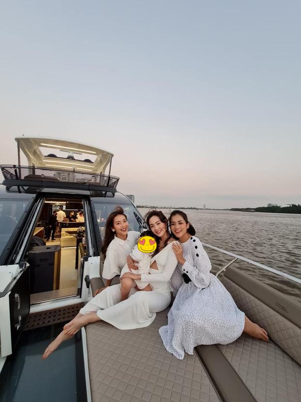 Minh Hằng được cầu hôn: Hộp đựng nhẫn kim cương trống không-4