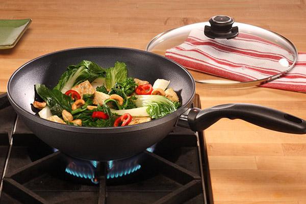 Chiêu biến chảo thường thành chảo chống dính, tiết kiệm lại an toàn-3