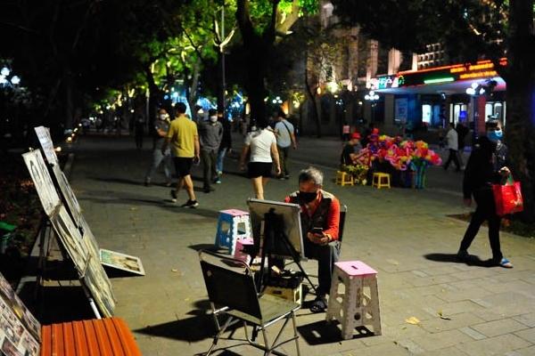 Hà Nội cấm mang chó mèo, loa công suất lớn vào phố đi bộ hồ Gươm-2