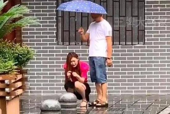 Ngày li hôn chồng cũ làm một điều khiến netizen 'đẩy thuyền' đòi tái hợp