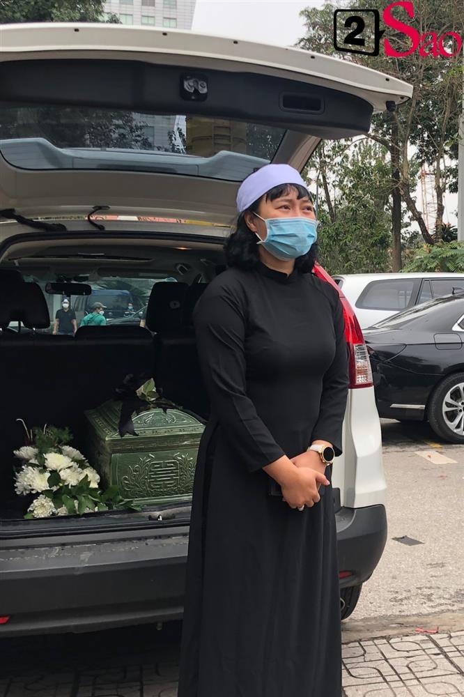 Khánh Linh òa khóc nức nở tại tang lễ nhạc sĩ Ngọc Châu-23