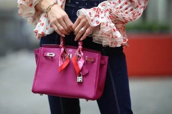 Những câu chuyện vô lý khi mua túi Hermès Birkin