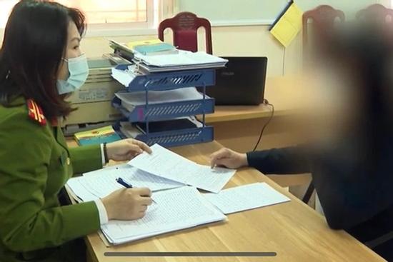 Vay tiền online, cô gái trẻ 2 ngày bị lừa 4 lần, bị gửi cả clip đồi trụy