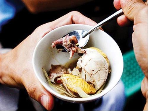 F0 ở nhà ăn 1 quả trứng vịt lộn vào thời điểm bổ tựa nhân sâm-4