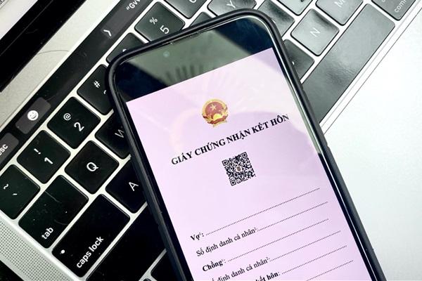 Hanoi residents can register their marriage online in March