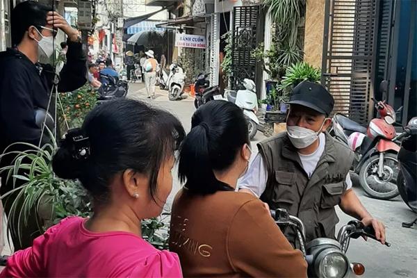 Clip bé gái bị mẹ đẻ đánh như kẻ thù, dì ruột phải cầu cứu CĐM-2