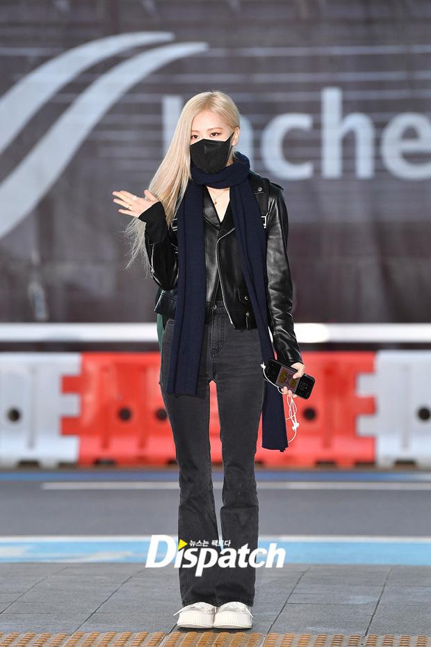 Rosé turned the airport into a catwalk after recovering from COVID-19-1
