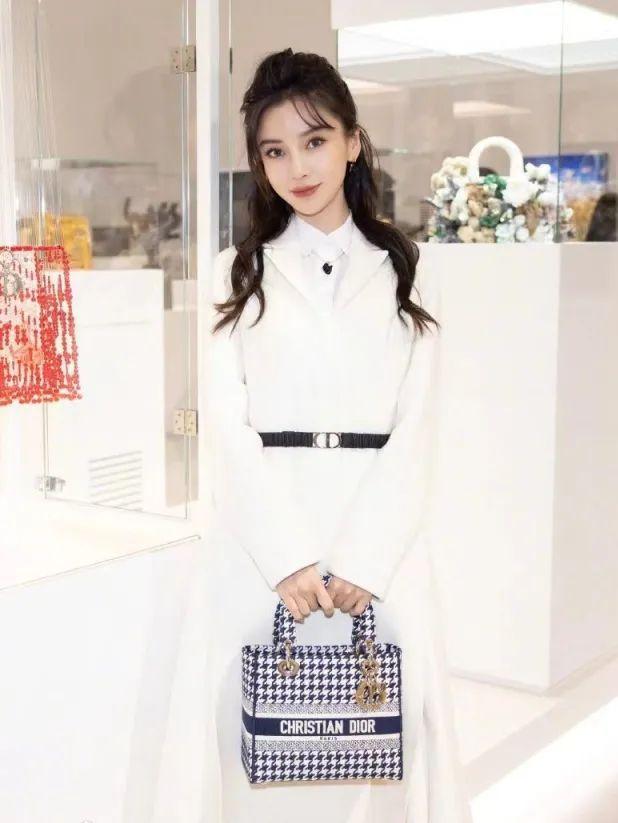 Angelababy, Dương Mịch mê mẩn họa tiết răng sói chất lừ-2