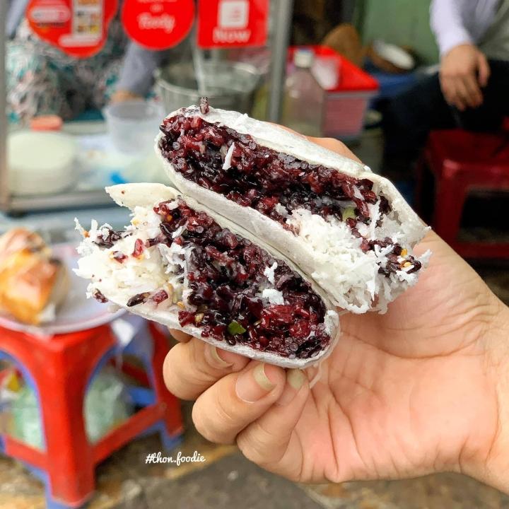 Xôi nếp than nước cốt dừa: Món ăn vặt ngọt ngào mà giá rất bình dân-3