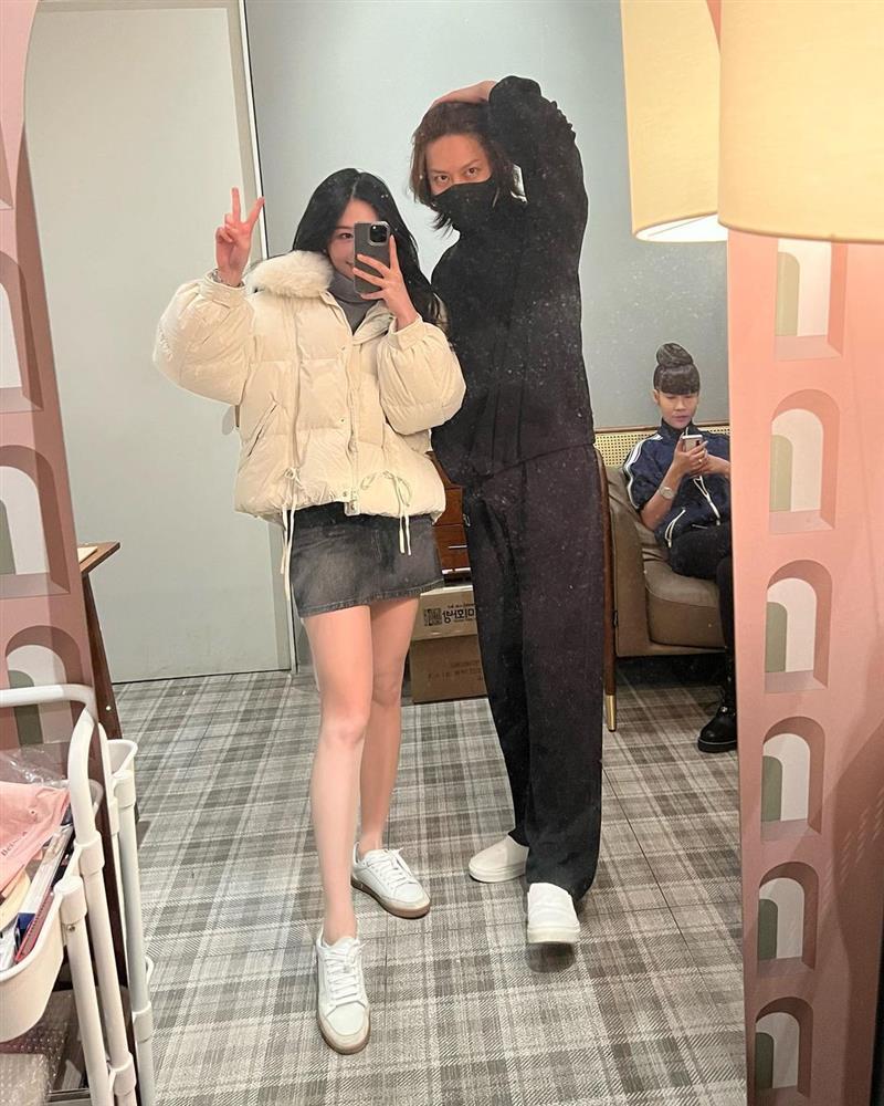 Con gái Khâu Thục Trinh tình tứ Kim Hee Chul, lẽ nào yêu nhau?-2