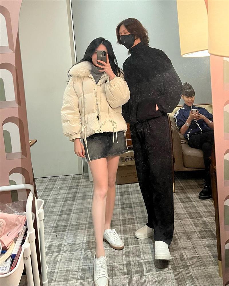 Con gái Khâu Thục Trinh tình tứ Kim Hee Chul, lẽ nào yêu nhau?-3