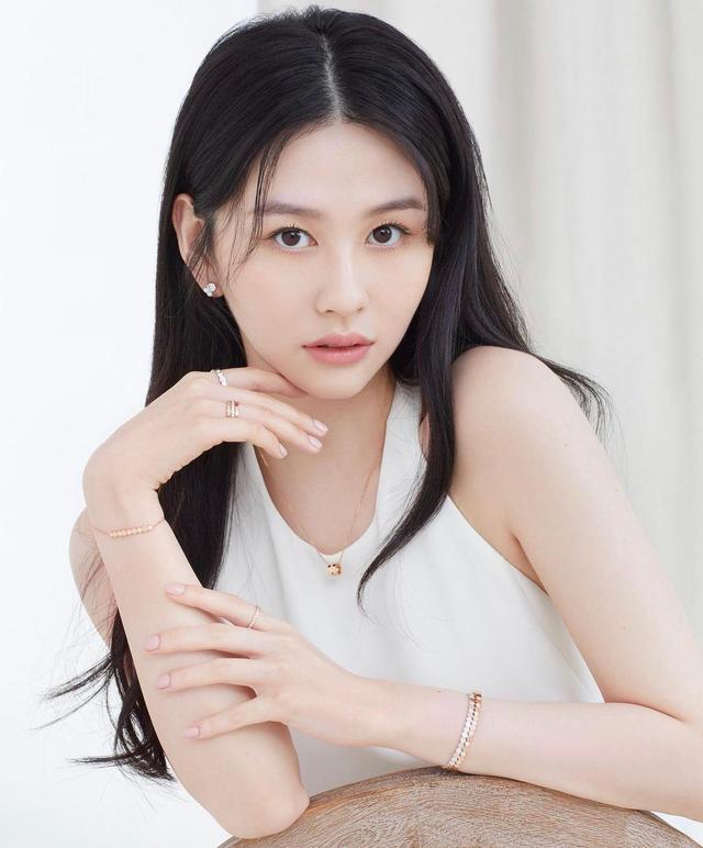 Con gái Khâu Thục Trinh tình tứ Kim Hee Chul, lẽ nào yêu nhau?-7