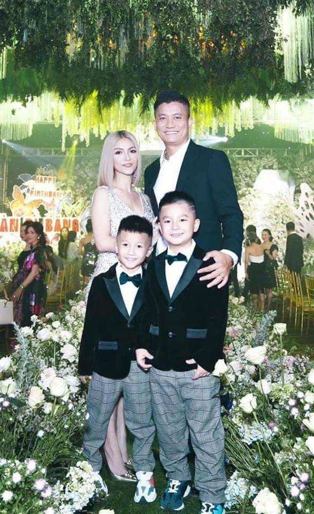 Chân dung chị gái xinh đẹp, giàu có chẳng kém gì Đoàn Di Băng-4