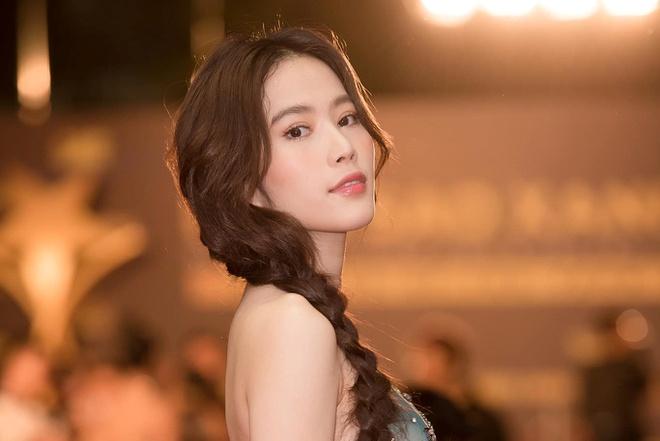 Sau vô số scandal tình cảm, Nam Em vẫn tiếp tục được xem như “nữ hoàng thị phi” của showbiz với những phát ngôn gây sốc.