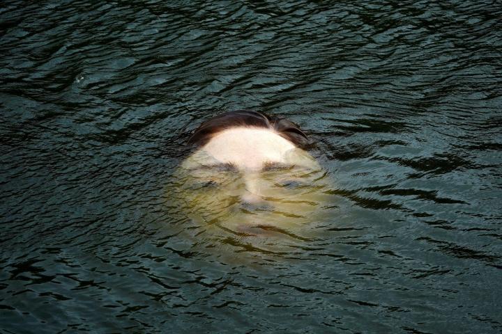 Sự thật đáng suy ngẫm về Cô gái đuối nước trồi đầu lên mặt sông-2