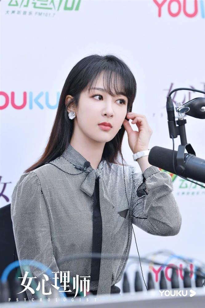 Makeup đậm, Triệu Lệ Dĩnh, Địch Lệ Nhiệt Ba thăng hạng nhan sắc-8