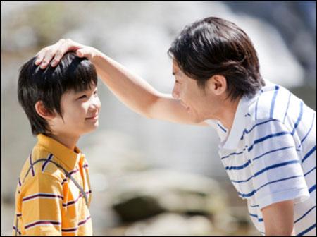 8 năm nuôi con, bố đau đớn khi nhận kết quả không phải con mình-1