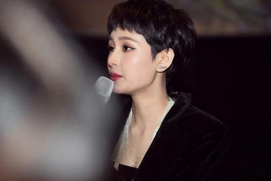 Hiền Hồ từng gây tranh cãi khi đặt tên MV giống chất kích thích